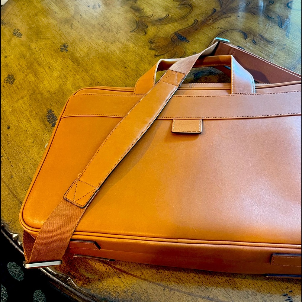 Hartmann briefcase. Carried once. In excellent condition. 17x12